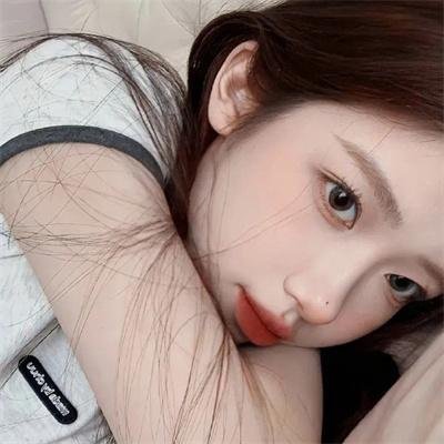 潇洒佳人淡淡妆